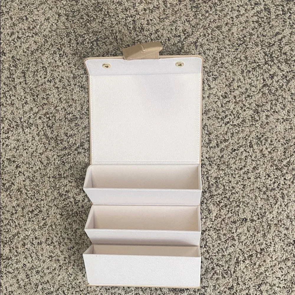 Elegant tan sunglasses case. Holds 3 pair of sunglasses. Never used.